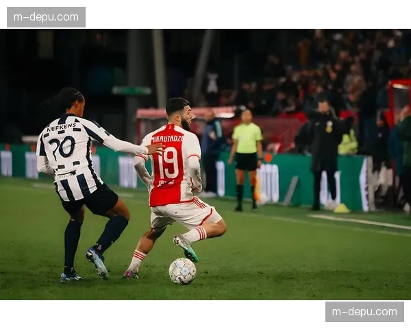 姆巴耶与恩詹图联袂闪耀巴黎3-2险胜梅斯，青春风暴展现锐利锋芒