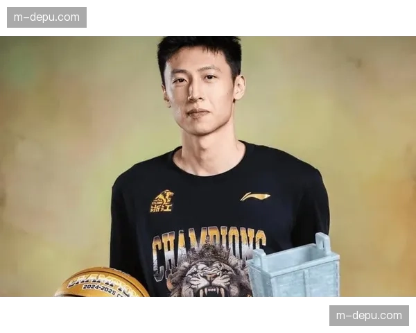 更衣室内,广厦队球员为受伤的赵岩昊送上祝福 更衣室内,广厦队球员为受伤的赵岩昊送上祝福