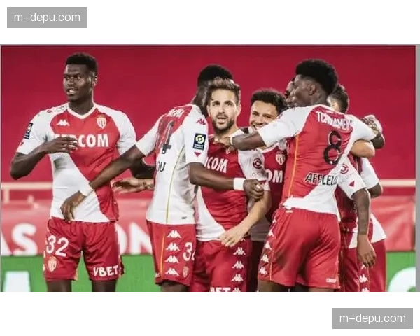 半场：里昂0-2落后摩纳哥，主队后卫两次致命回传失误