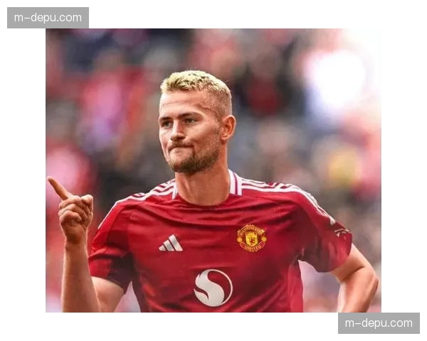 伤势更新：拜仁后卫德利赫特已恢复有球训练，有望国际比赛日后复出