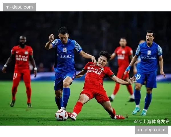 拉唐头球破门后冲向角旗区，上海德比申花先下一城